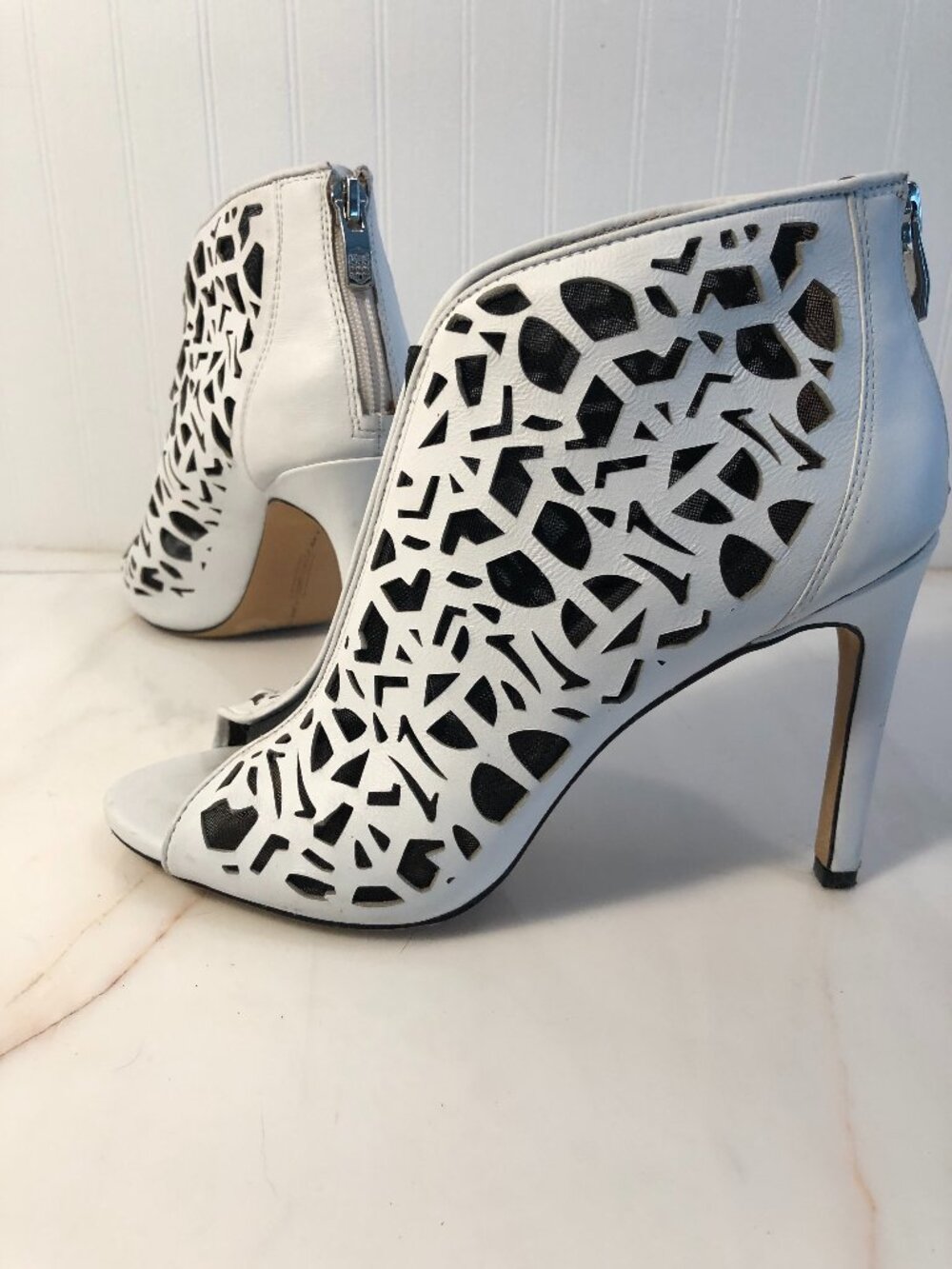 VINCE CAMUTO ANKLE BOOTIES white LEATHER and MESH size 7 1/2